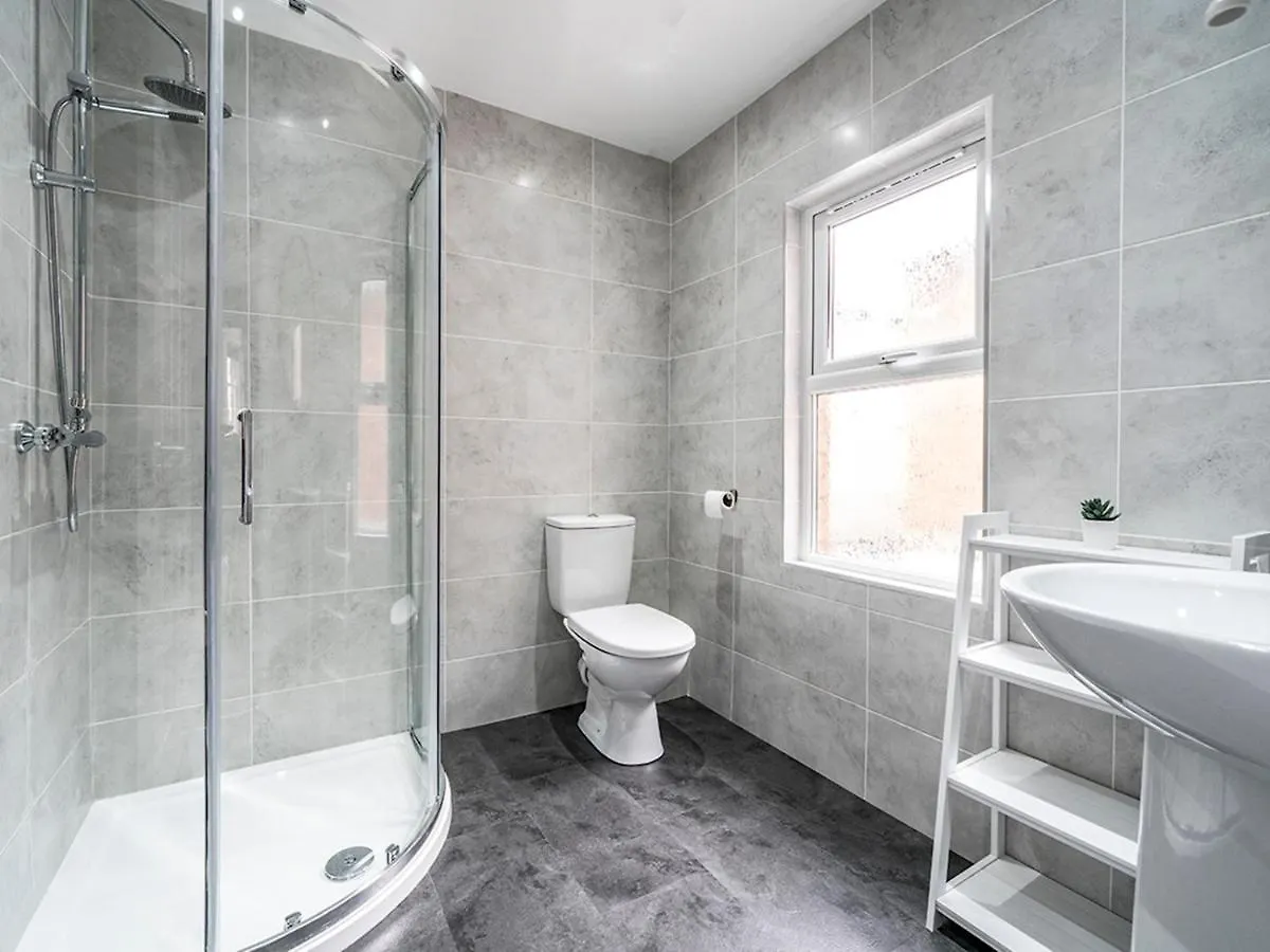 Pass The Keys Beautiful 4Br Restored Red Brick Cafes And Park Belfast Holiday home