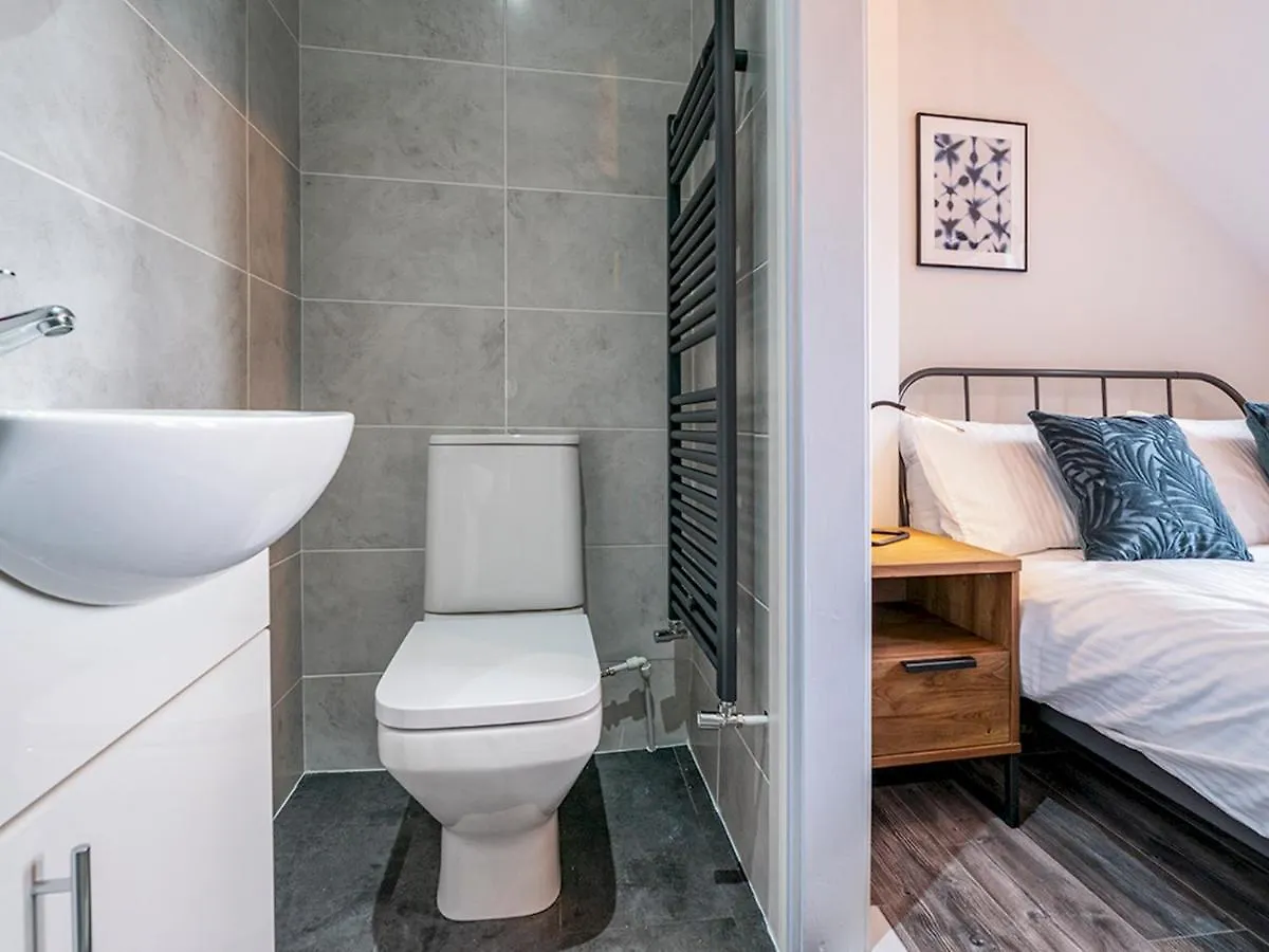 Holiday home Pass The Keys Beautiful 4Br Restored Red Brick Cafes And Park Belfast United Kingdom