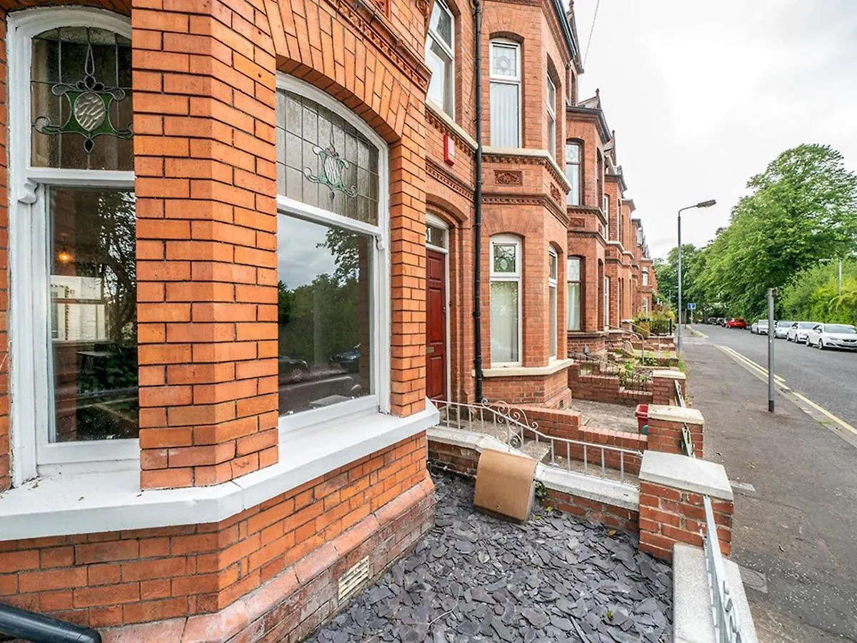 Pass The Keys Beautiful 4Br Restored Red Brick Cafes And Park Μπέλφαστ Ηνωμένο Βασίλειο